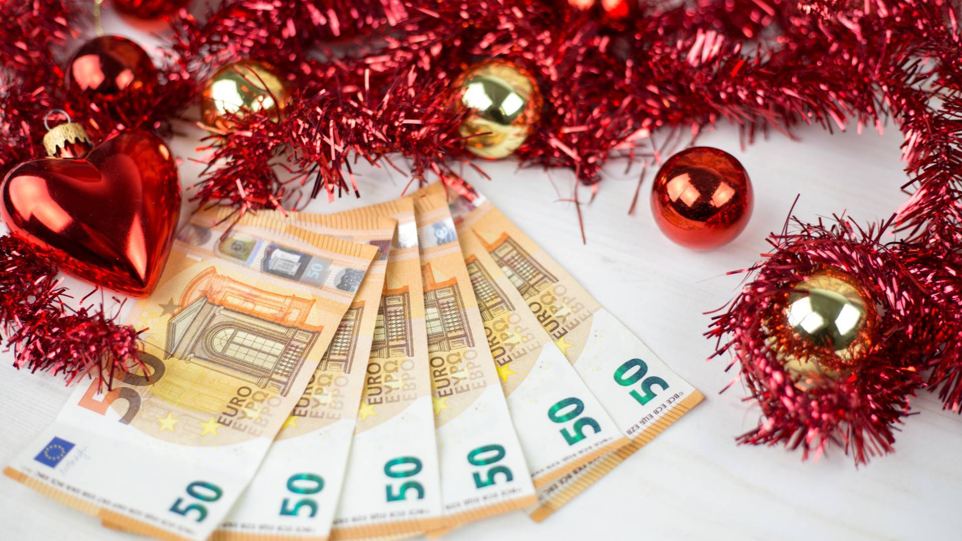 Državni svet brez zahteve za ustavno presojo božičnice