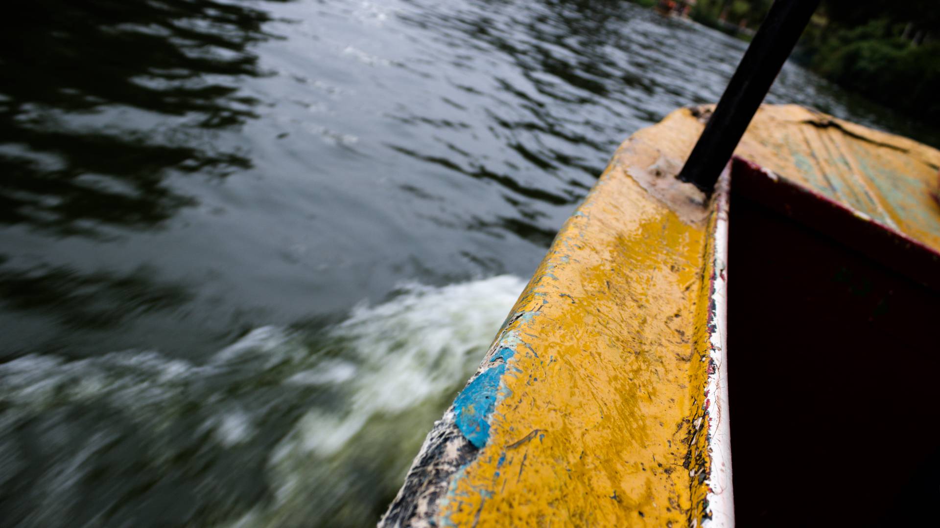 Na reki se je prevrnil čoln z migranti, trije mrtvi