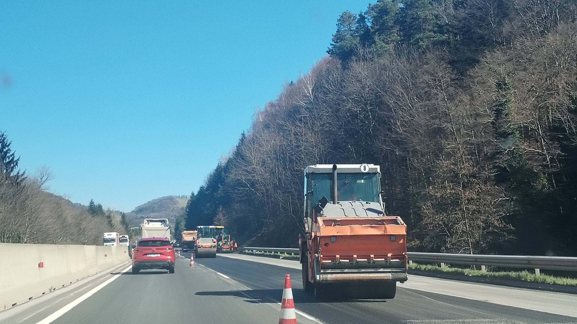 Na štajerski avtocesti zapore med Vranskim in Trojanami