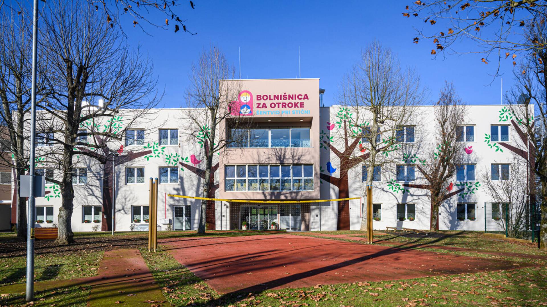 Bolnišnica za otroke v Šentvidu dobila 36 novih sob in razširjene kapacitete