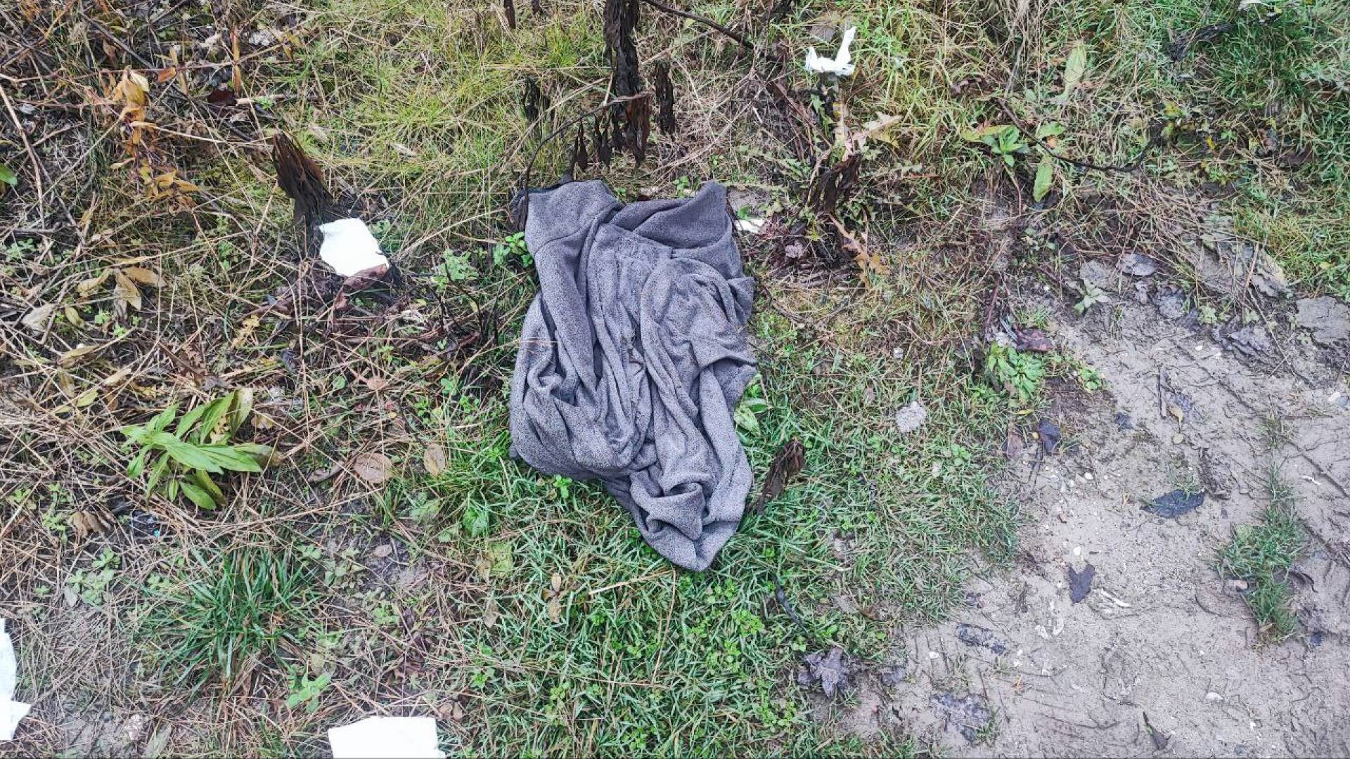 FOTO in VIDEO: Ljubljanska plaža šokirala: Kondomi in skrivnostna oblačila tik ob vodi