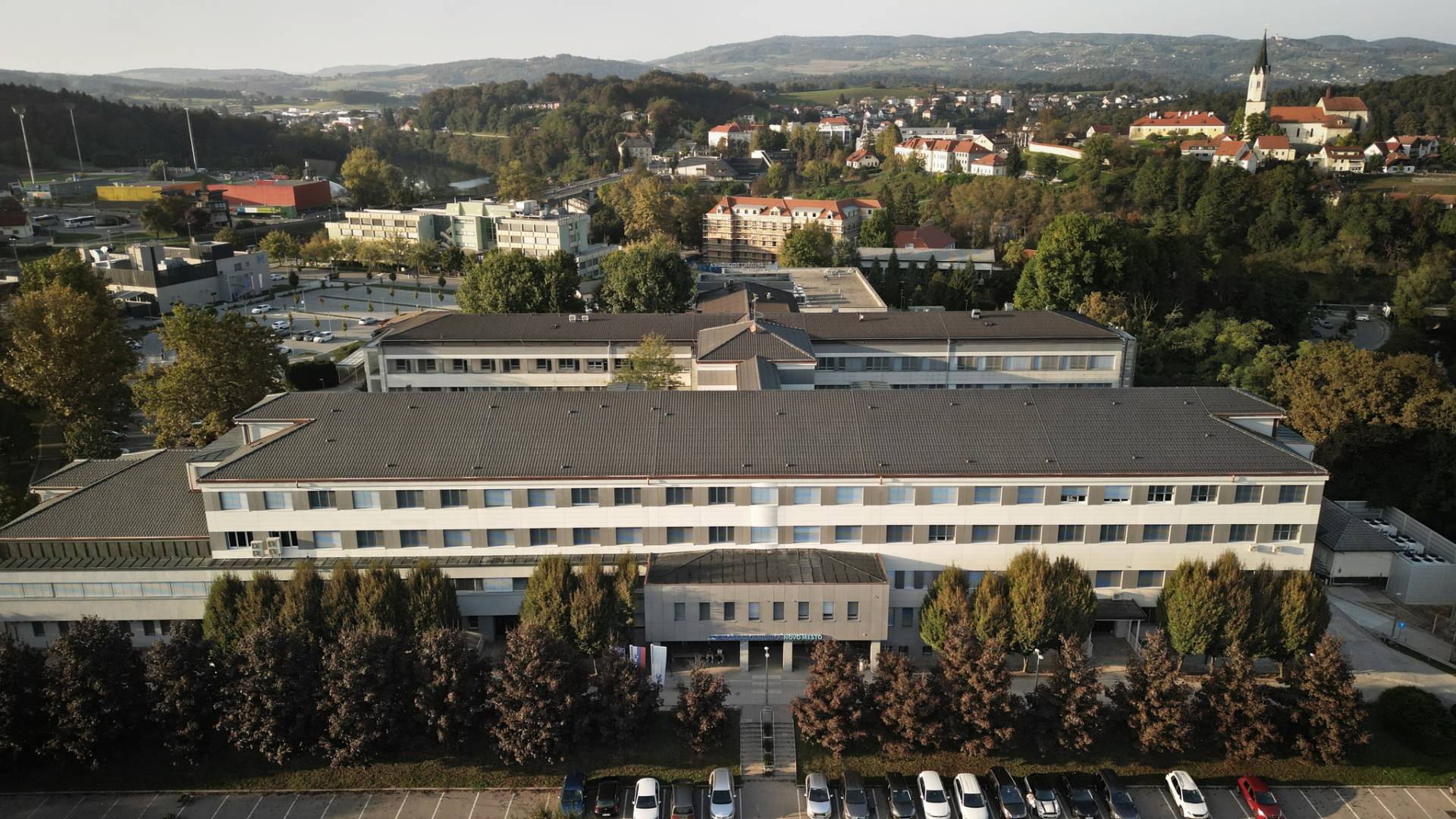 Novomeška bolnišnica z novimi smernicami za obiskovalce: To morate vedeti pred obiskom