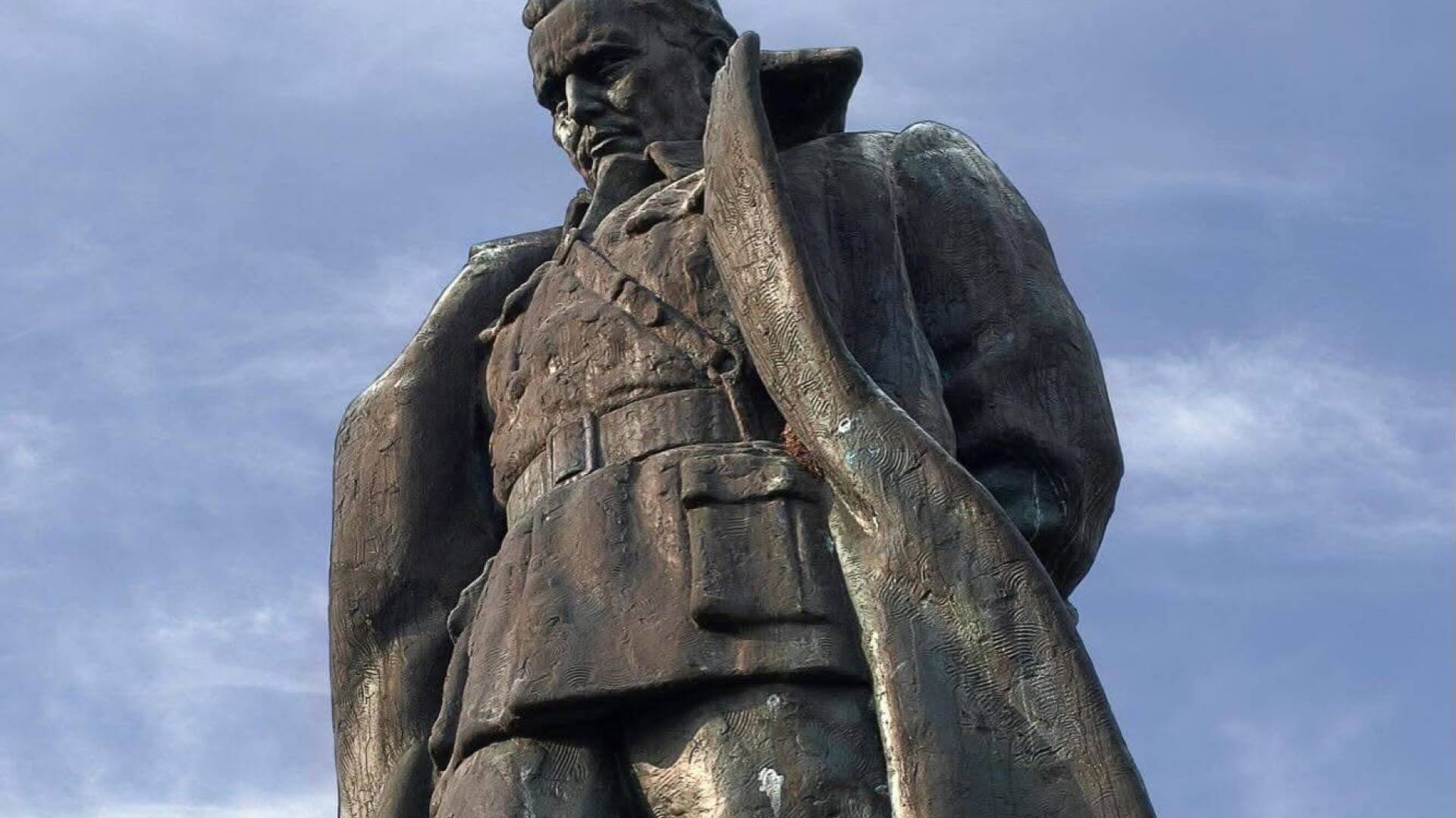 V Velenju sanirali obglavljen Titov kip, župan se storilcu ne bo opravičil