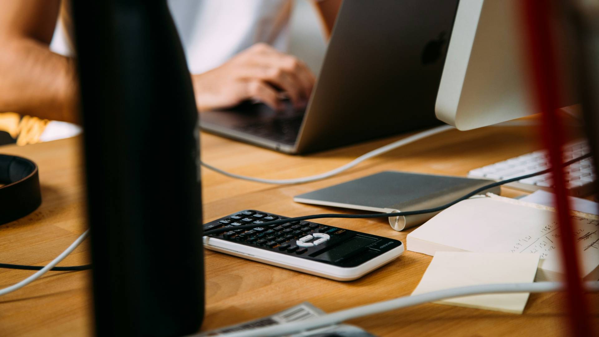 Iščete službo? V Mariboru priložnost za računovodjo in delovodjo, zaposlujejo tudi Slovenske železnice