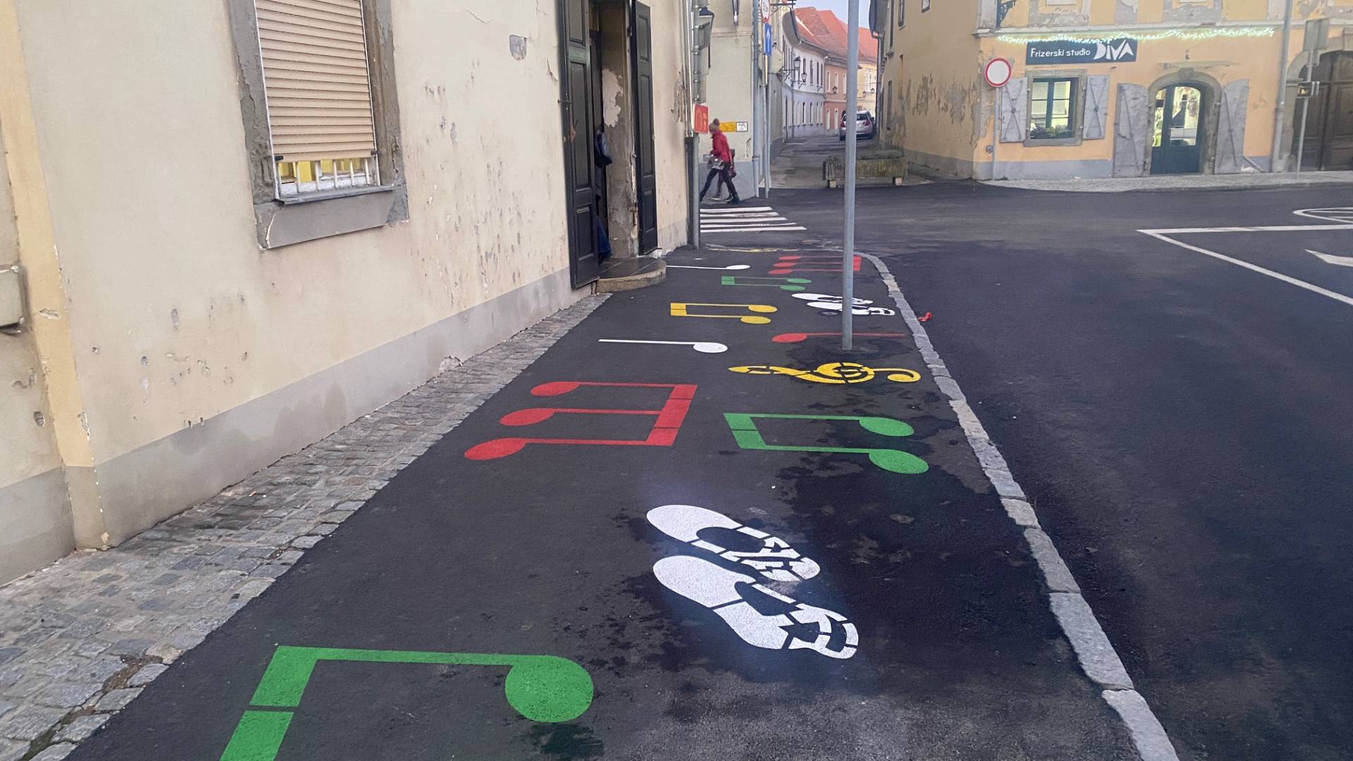 Glasbena šola Karol Pahor Ptuj dobila prenovljeno streho in popestren pločnik