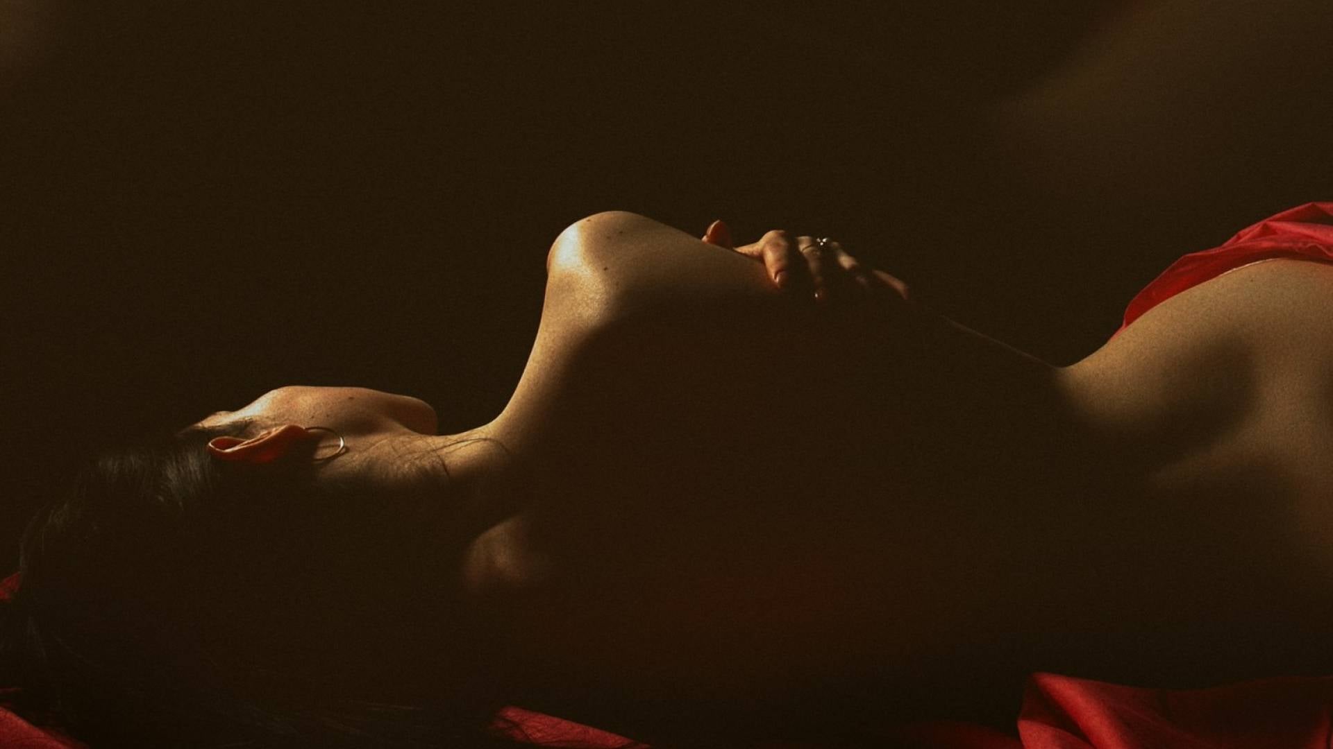 Vroče: Pornhub objavil, katere žgečkljive vsebine so bile letos najbolj priljubljene