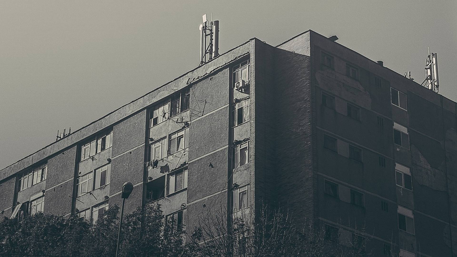 Znani Slovenec pretresen: »Več kot deset ljudi iz istega bloka, ki umrejo za rakom? Nemogoče!«