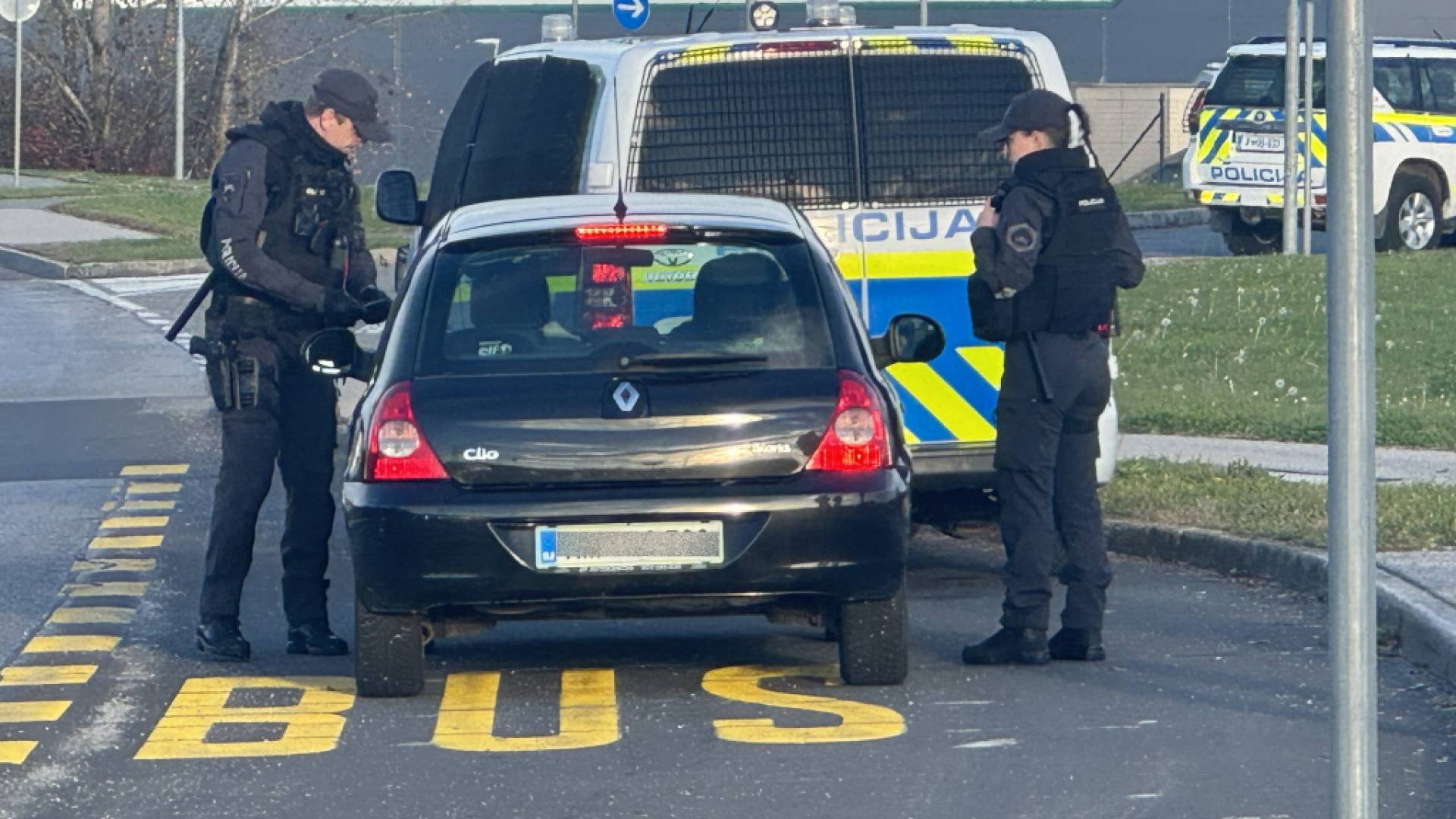 Pester dan za mariborske policiste: Zasegli dve vozili, eno osebo pridržali zaradi alkohola