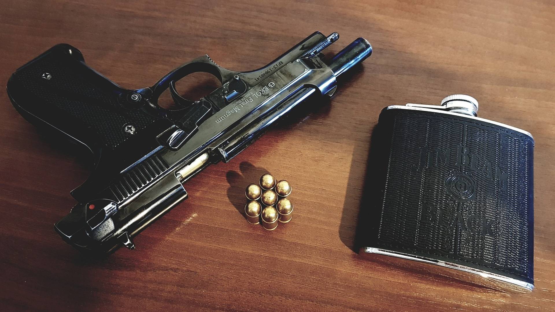 Oddaja orožja od danes dovoljena, a ne prinašajte ga na policijo!