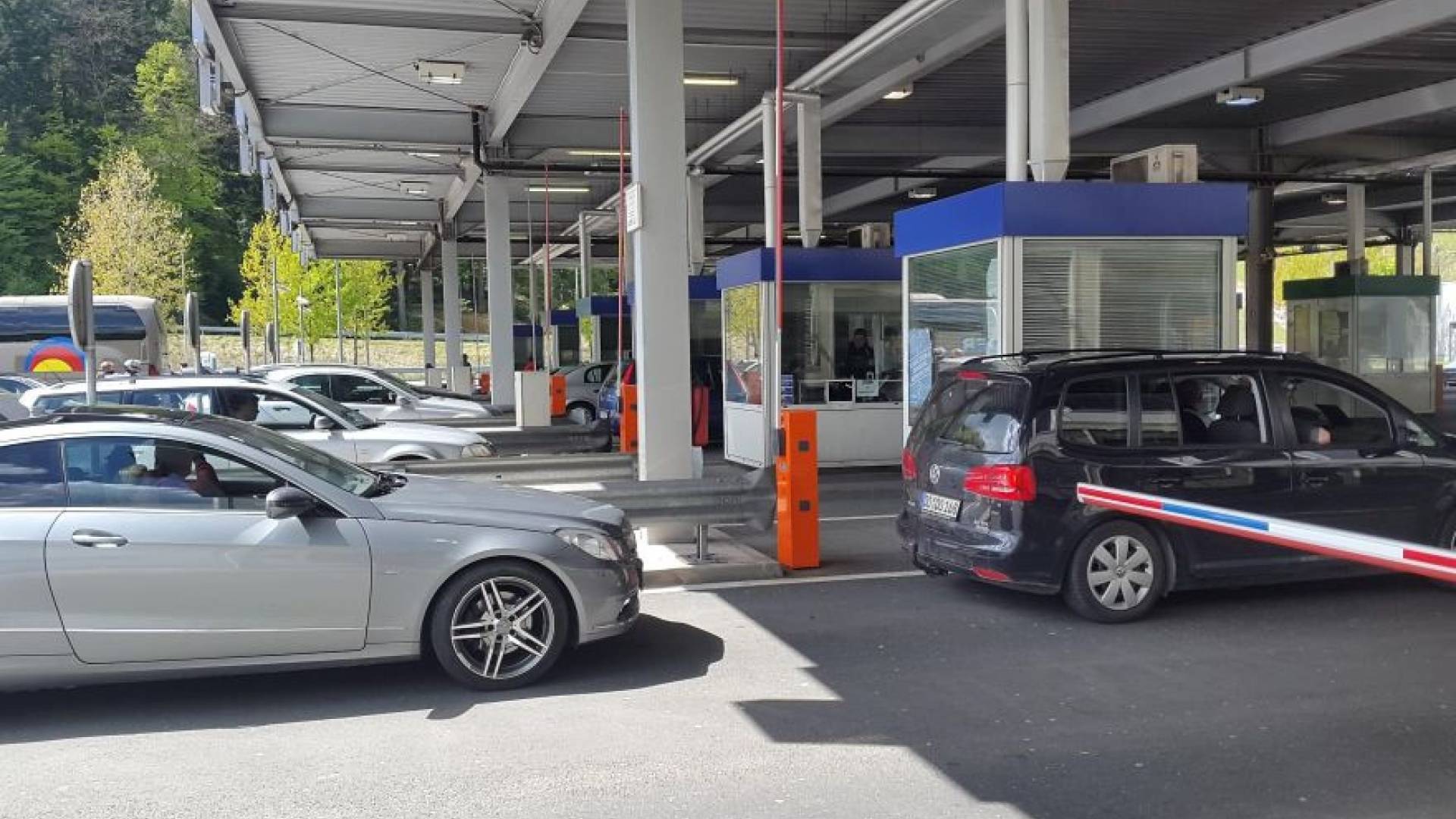 Avstrija z novo taktiko pri varovanju meja. Kaj to pomeni za čakalne dobe?