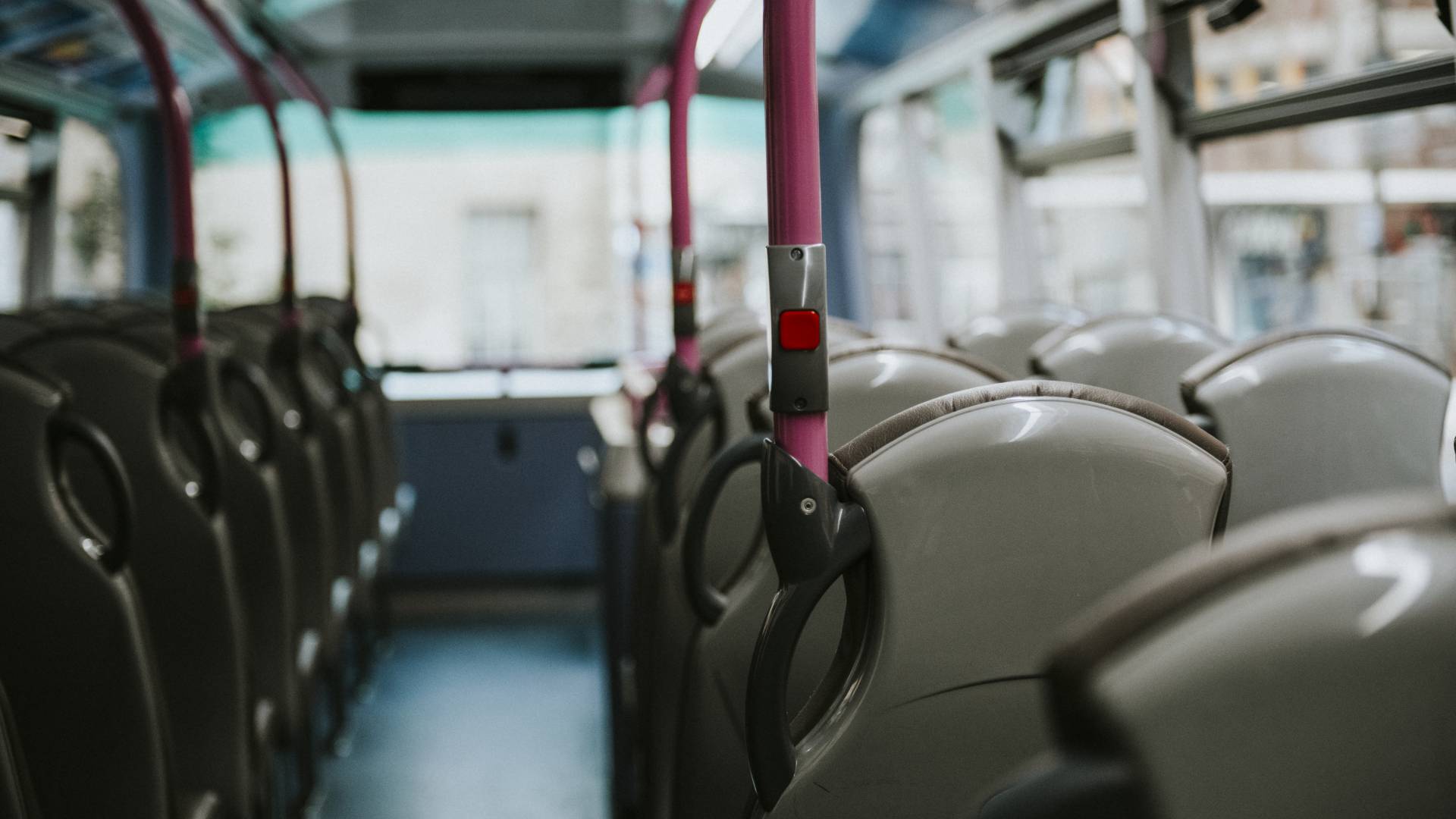 Podražitve prevozov udarile šole na Štajerskem, šole na podeželju v slabšem položaju