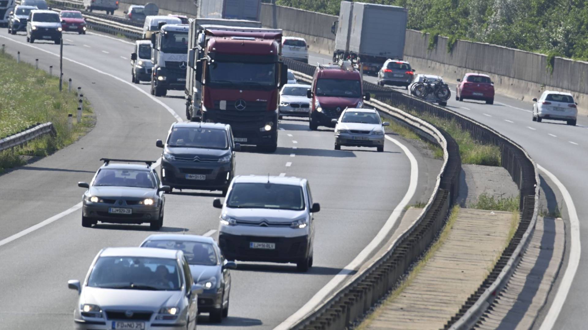 Bruselj obrača ploščo: Bodo bencinarji in dizli živeli tudi po letu 2035?