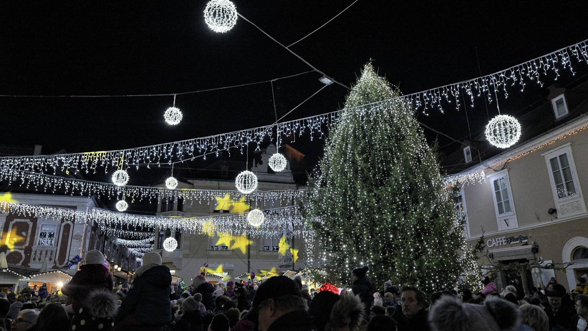 Praznični urniki: Kdaj opraviti bančne in poštne opravke?