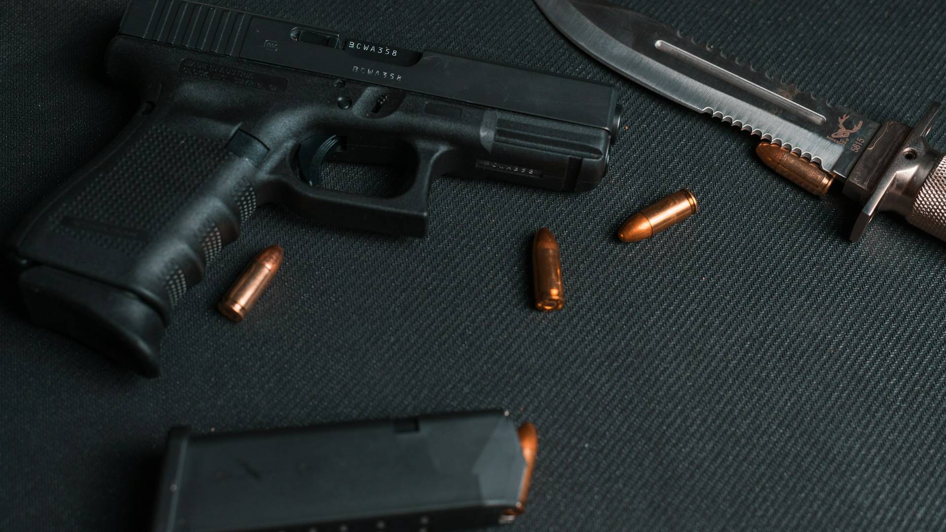 Imate orožje brez dovoljenja? Do tega dne ga lahko nekaznovano oddate