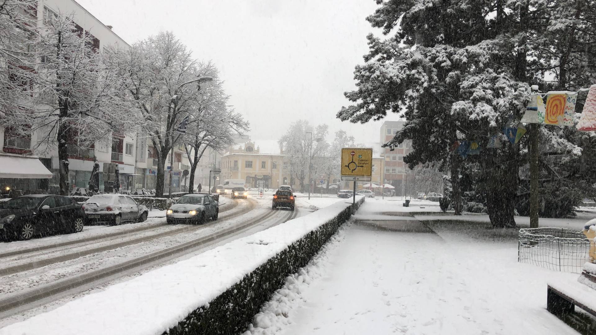 Bomo letos imeli bel božič?