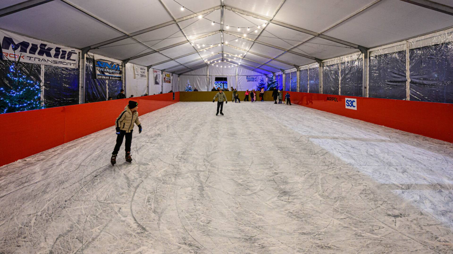 V Temenici odprli eno največjih drsališč v okolici