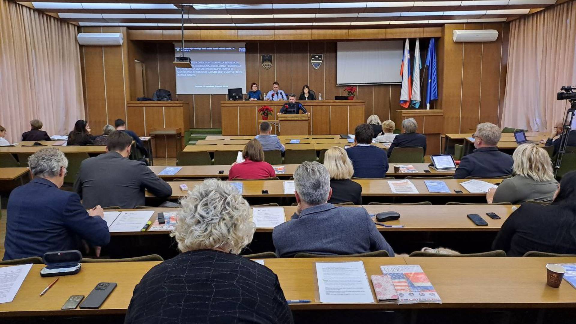 Višji zneski za poslovne in industrijske objekte, znani so letošnji prejemniki kulturnih nagrad