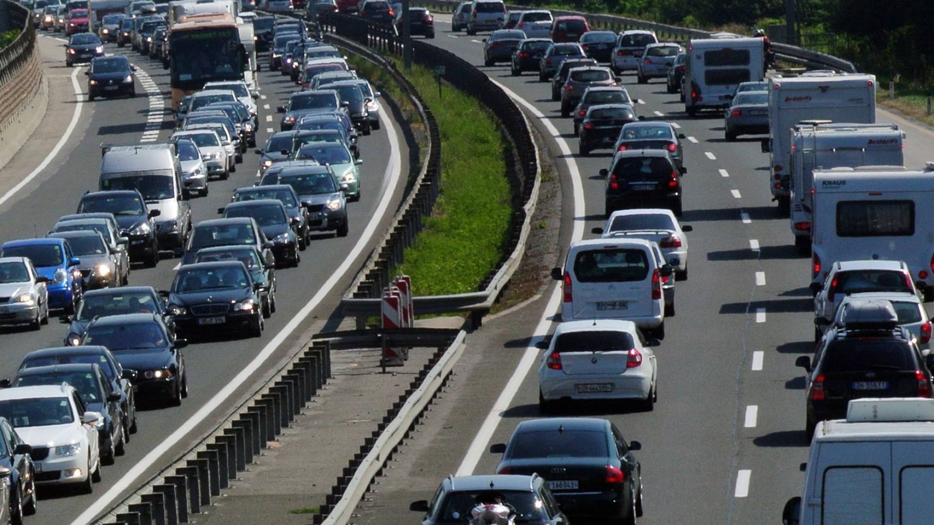 Električni avti ne bodo edina prihodnost? Evropska unija rahlja zeleno politiko