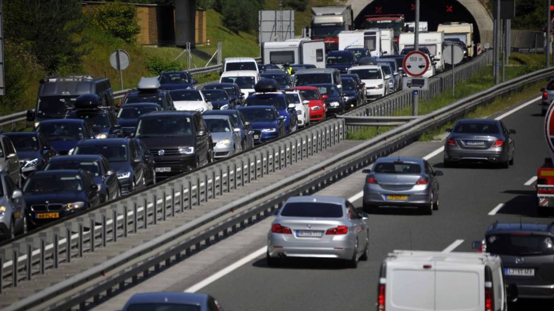 Novi predlog komisije: Motorji z notranjim zgorevanjem se vračajo