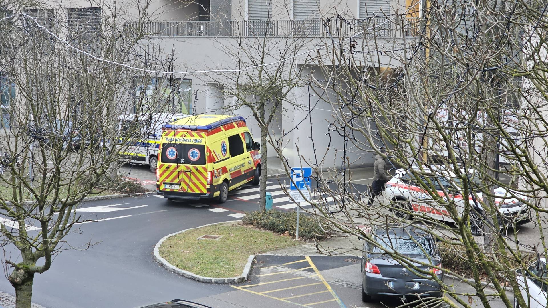 Na Kocljevi ulici posredovala policija 