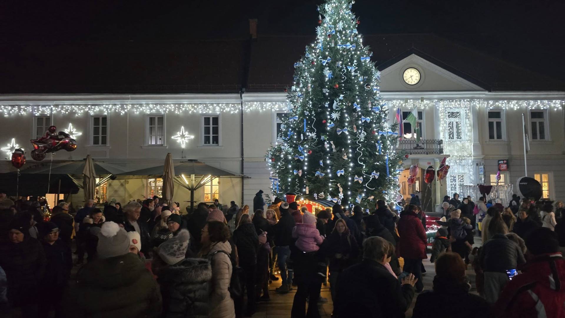 FOTO in VIDEO: Ljutomer zasijal v soju prazničnih luči 