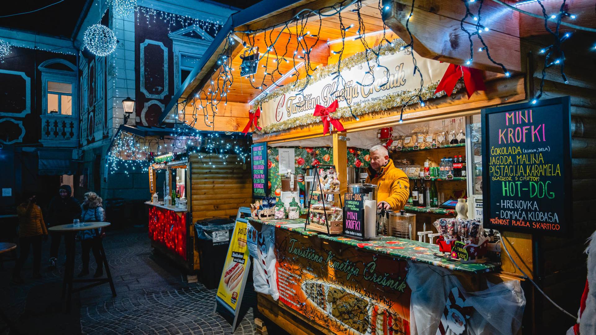 Vrtoglavi zneski za prodajo kuhanega vina: Kdo so ponudniki in koliko so odšteli za najem hiške na Ptuju?