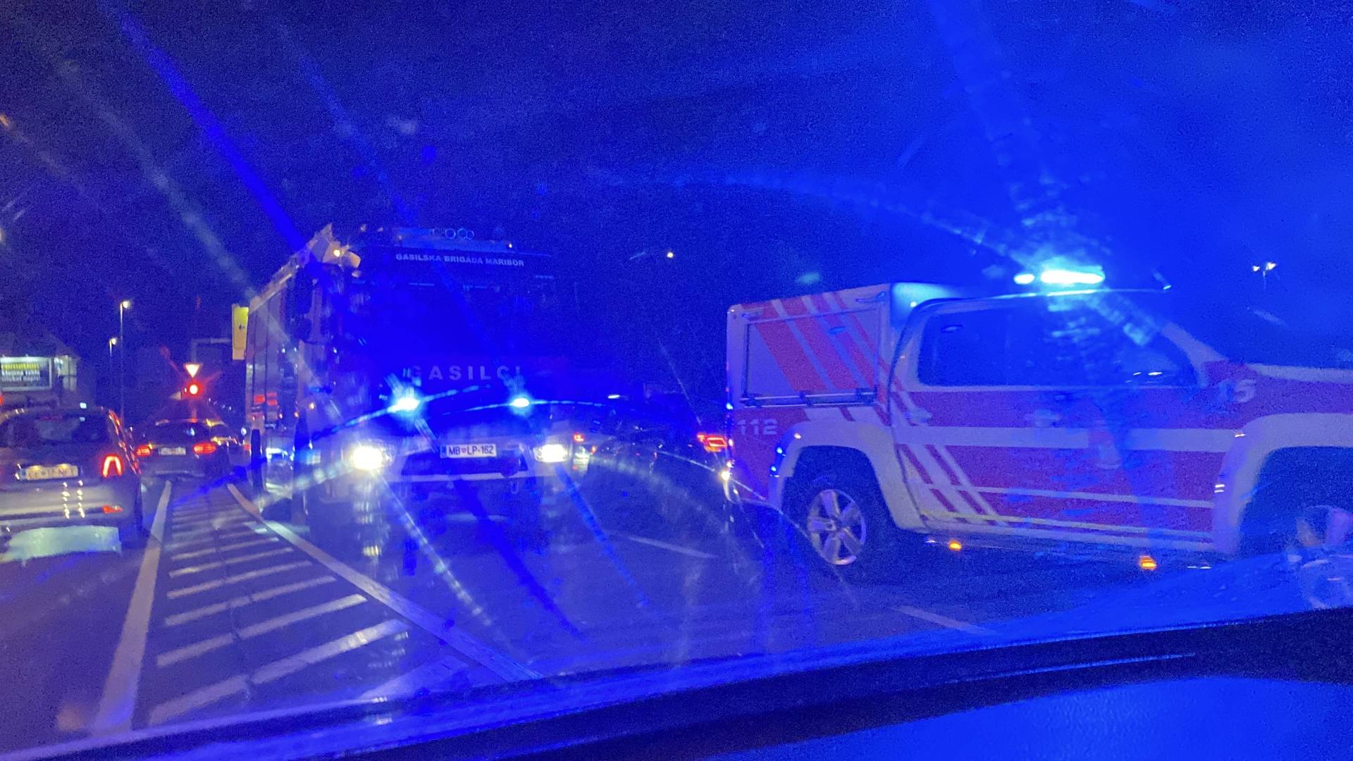 FOTO in VIDEO: Nesreča ob mariborski vzhodni obvoznici ohromila promet