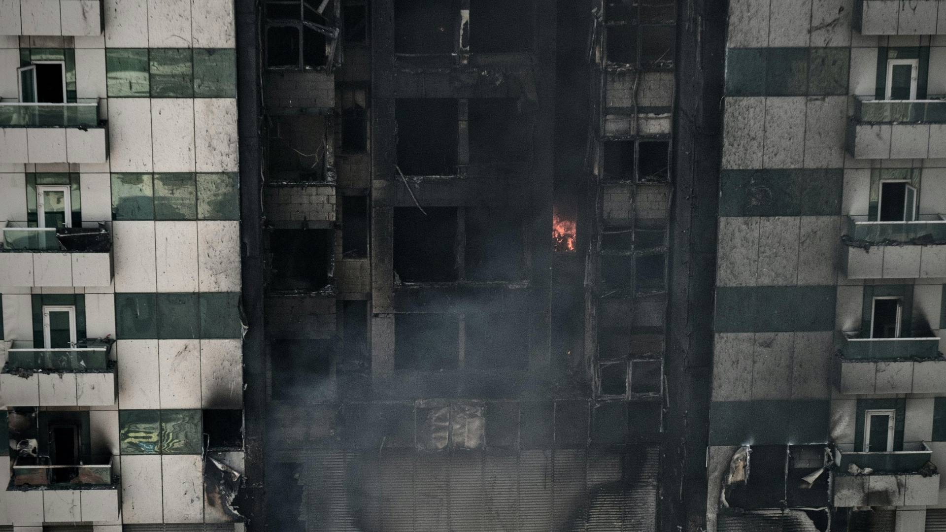 Smrtonosen požar v stanovanjskem kompleksu terjal 159 življenj