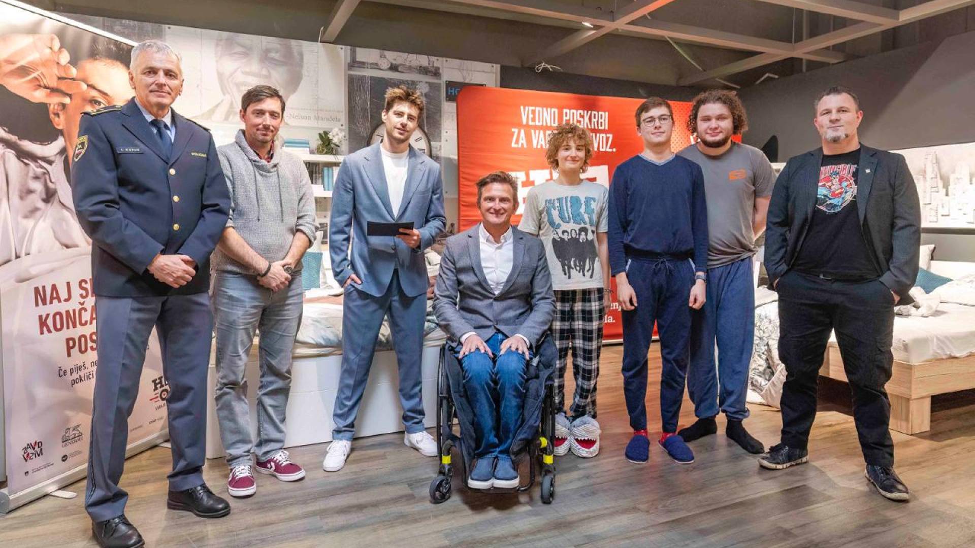 Naj se zabava konča v tvoji postelji: Heroji furajo v pižamah že deveto sezono