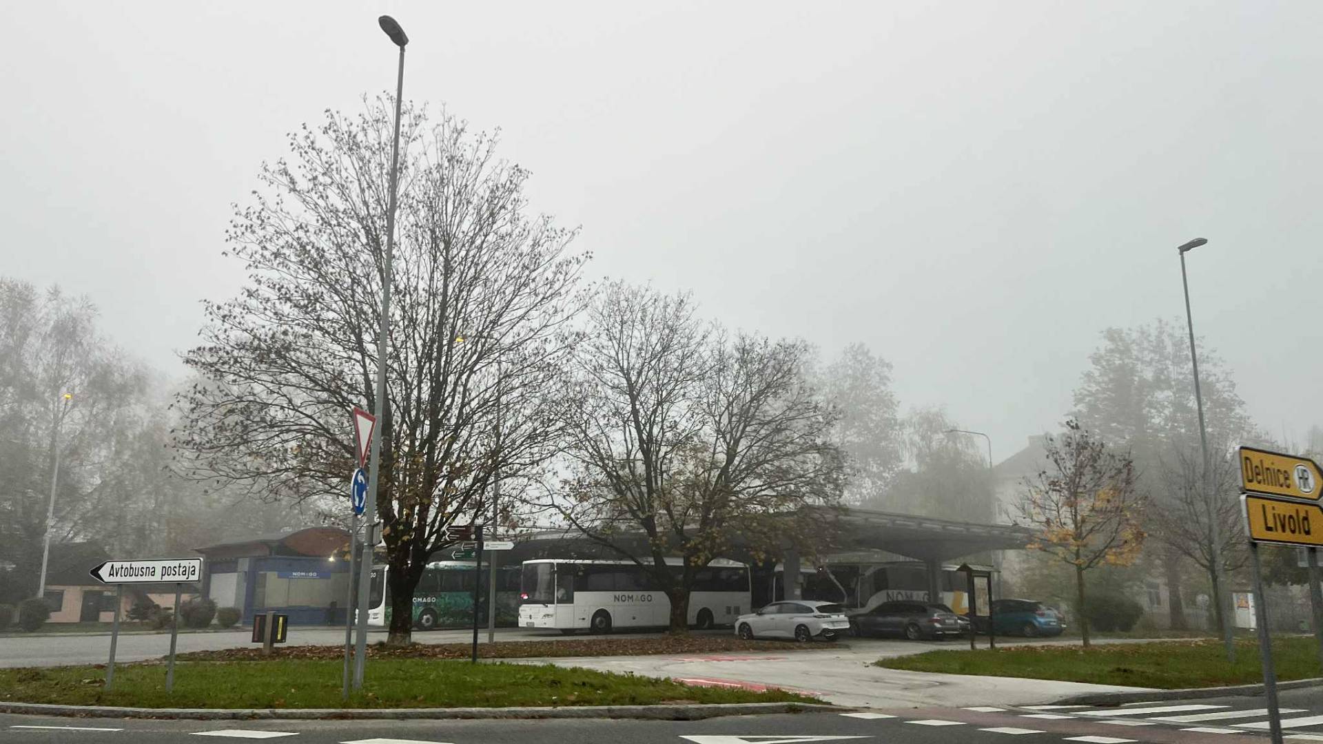 Kočevje še vedno brez javnega WC-ja: občina razlaga, zakaj se projekt znova zamika