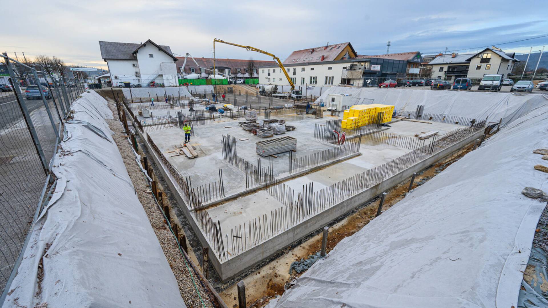 Gradnja Kulturno-upravnega centra v Ivančni Gorici napreduje, betoniranje v zaključni fazi