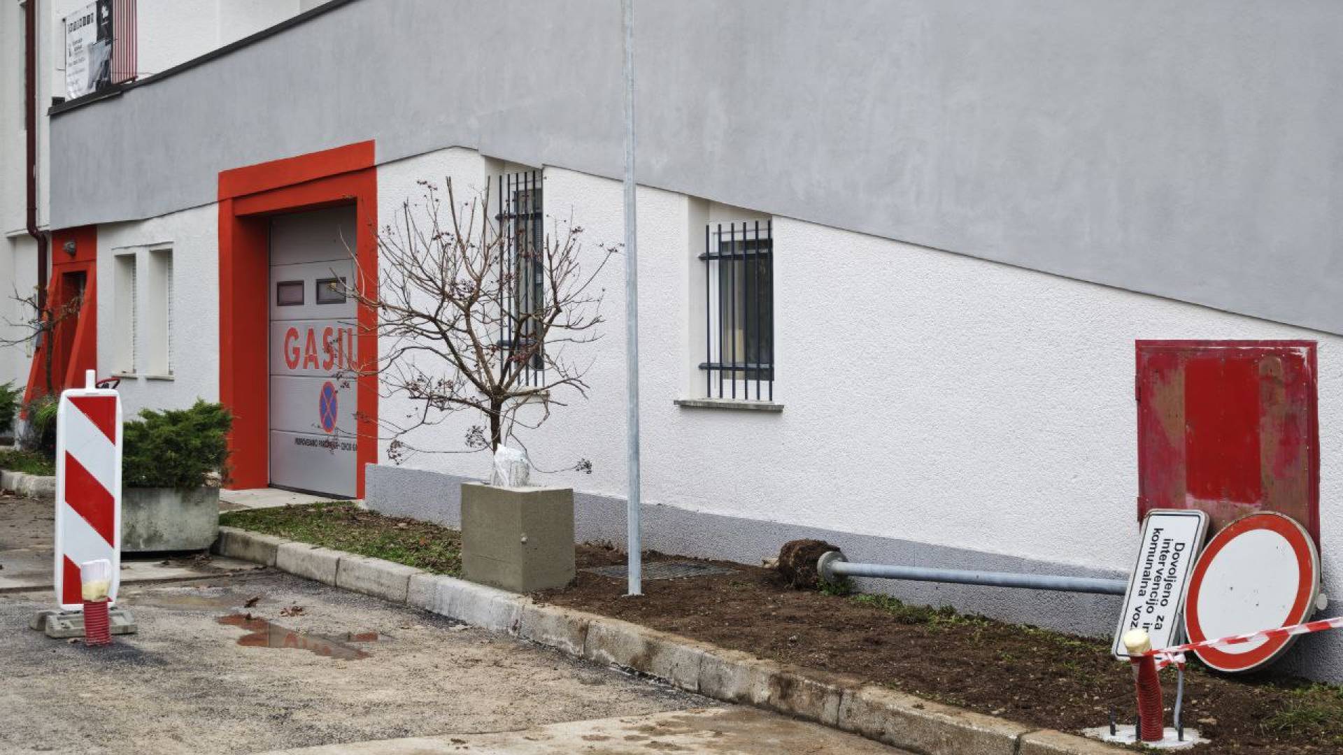 V Štepanjskem naselju vre: Postavljajo potopne stebričke, parkomate in nove prometne znake