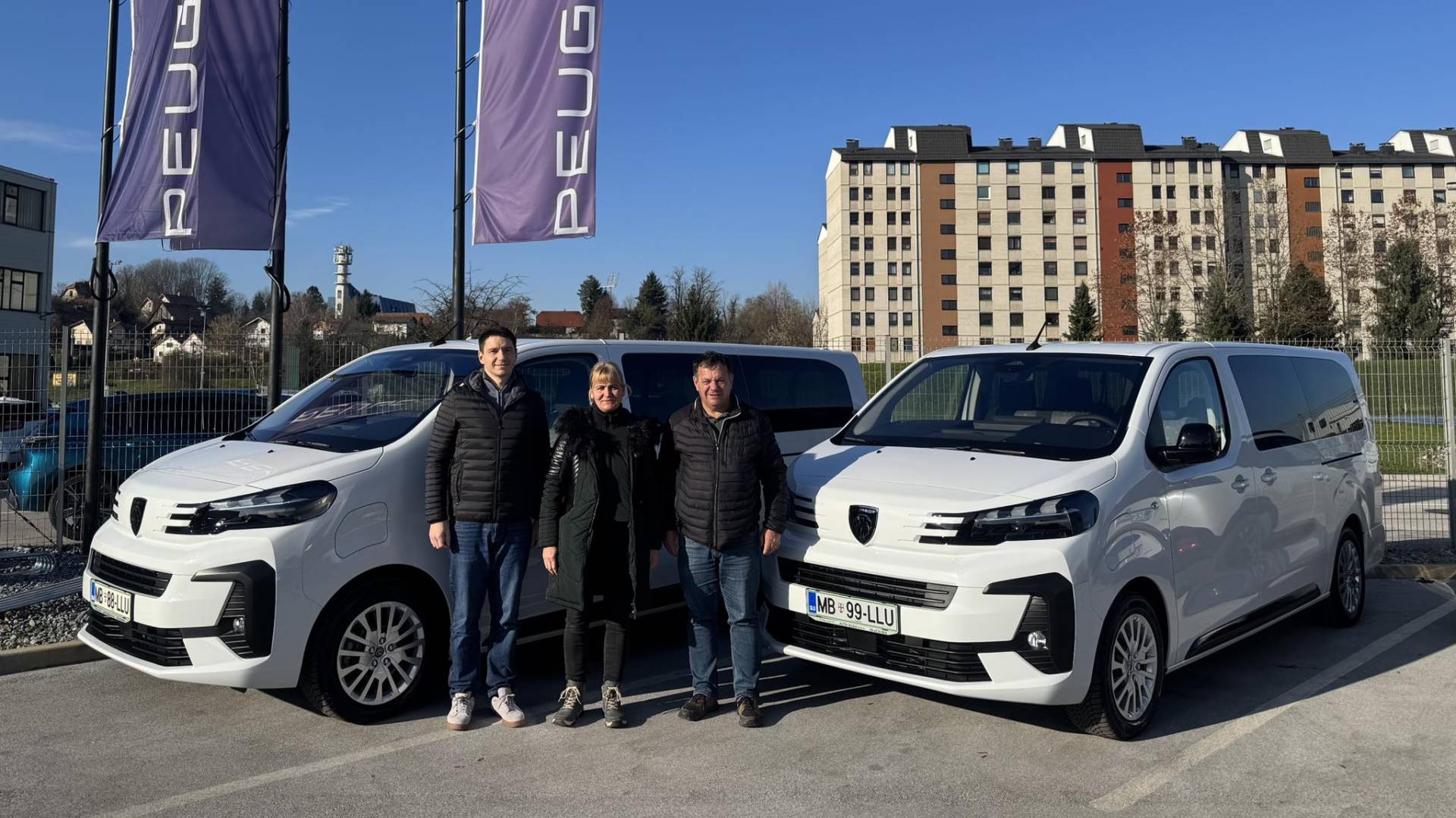 Občina Juršinci s kombiji sama rešuje prevoze otrok v šolo, včasih za volan sede celo župan