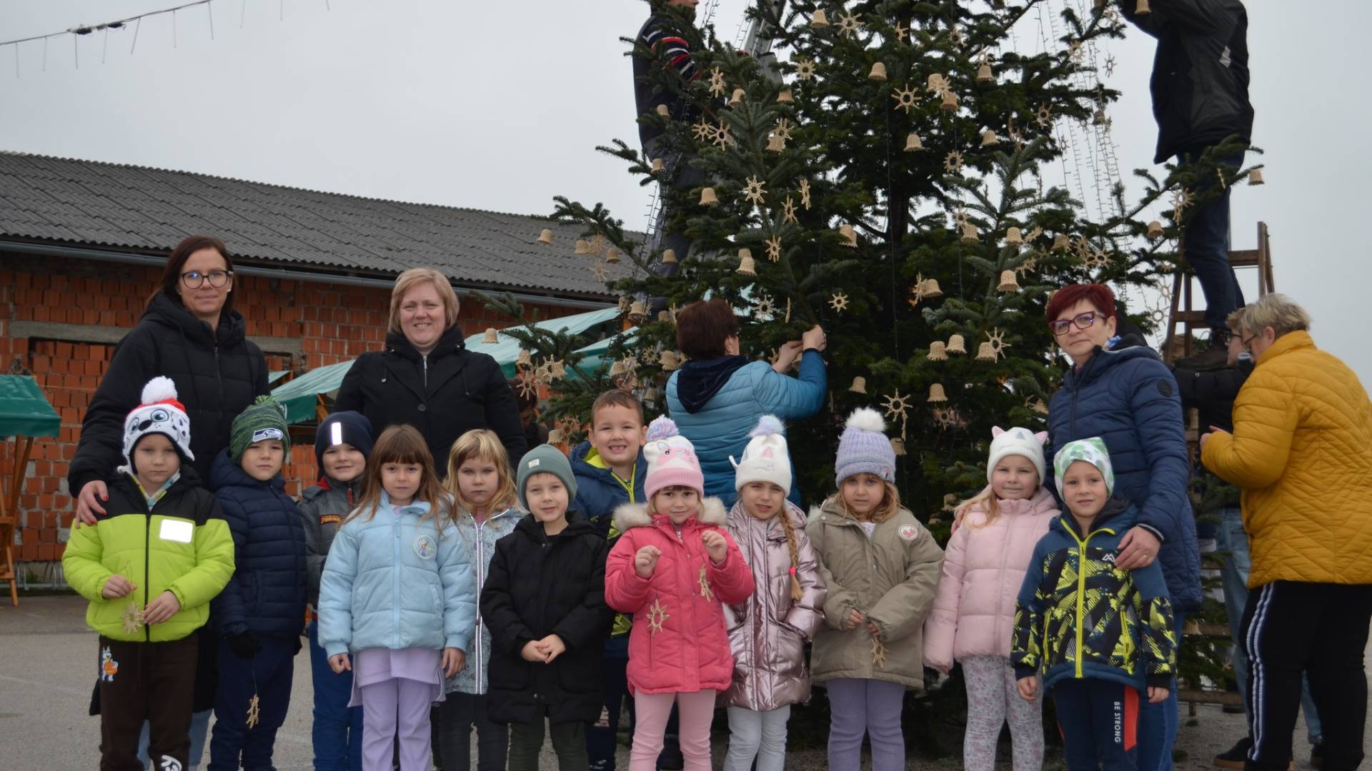 V Odrancih okrasili občinsko jelko