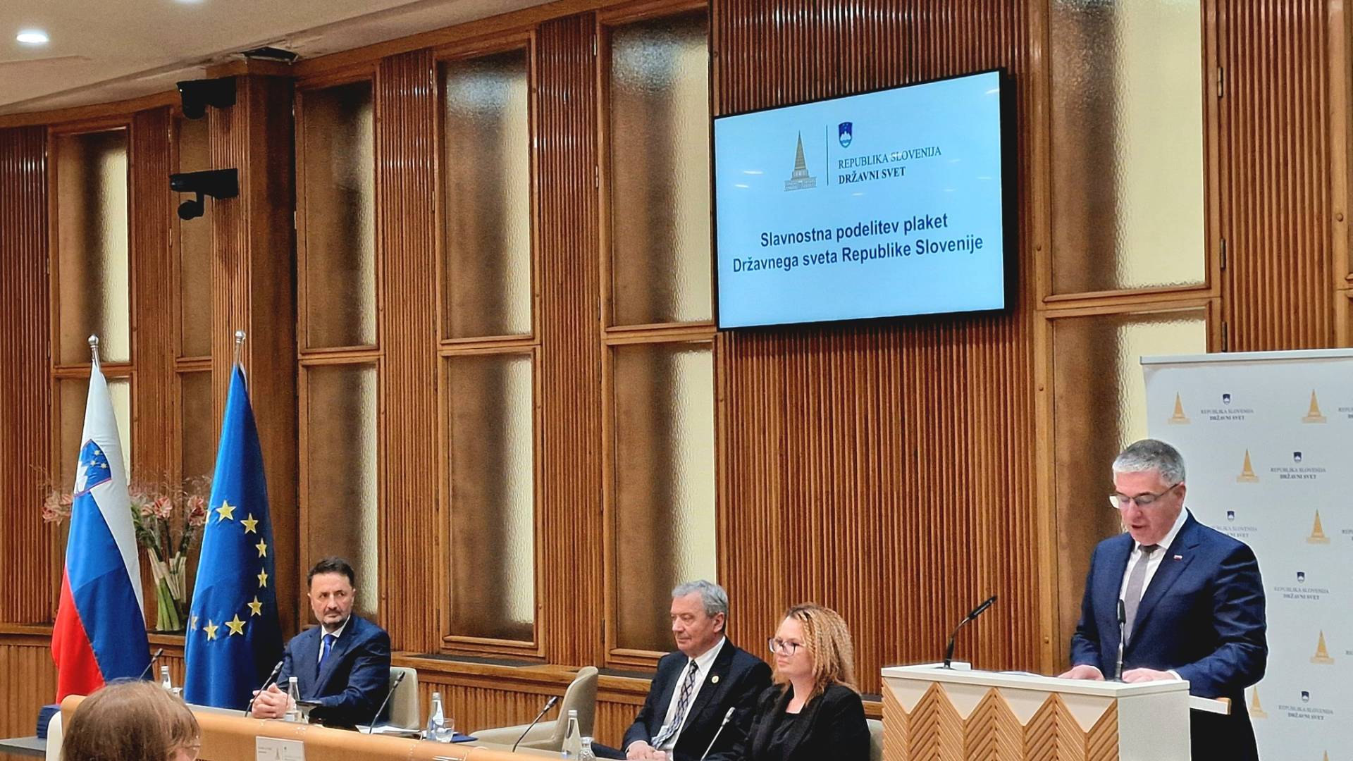 Državni svet podelil plakete najzaslužnejšim prostovoljcem: 85 milijonov evrov ocenjene vrednosti, neprecenljiva družbena vrednost