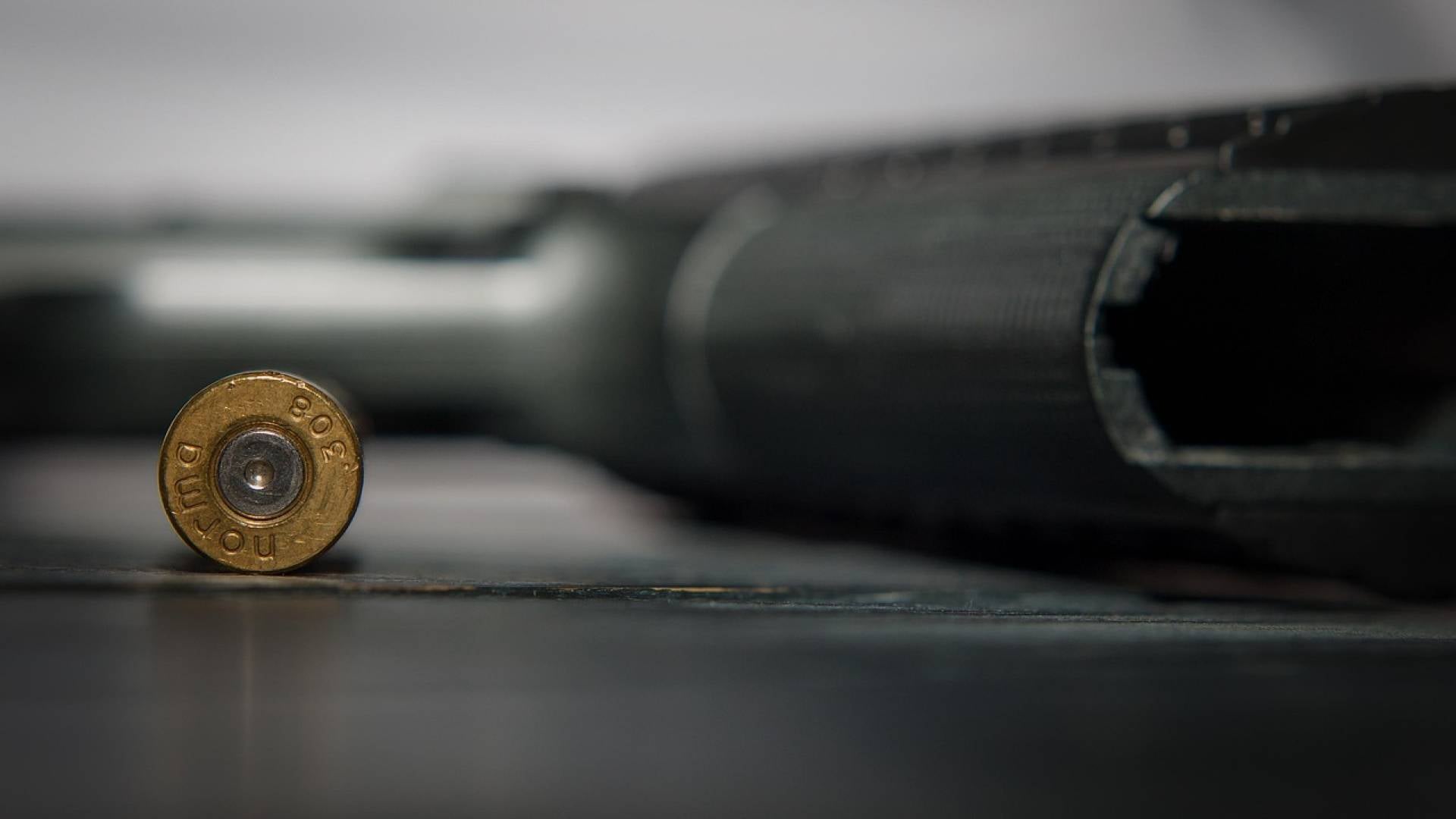 Oglasil se je oče žrtev včerajšnjega napada: »Pred očmi mi je streljal na hčerki!«