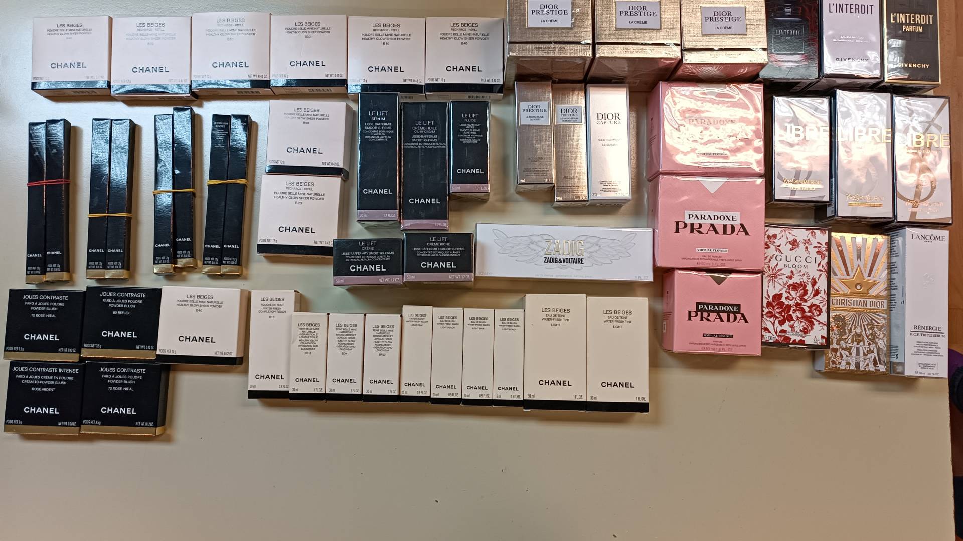 Drzne tatvine v slovenskih trgovinah: Trije Hrvati pridržani na Dolenjski avtocesti