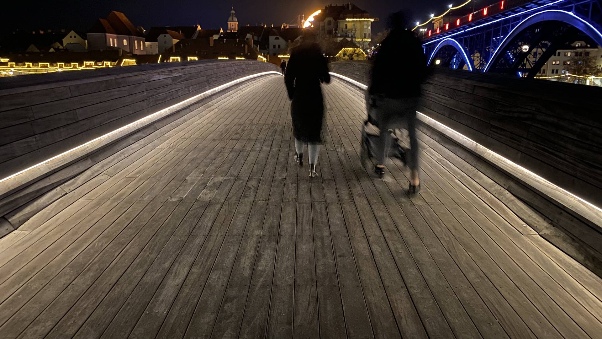 Mariborčani zaskrbljeni: Splavarska brv spet nevarno drsi. Nigrad razkriva ukrepe