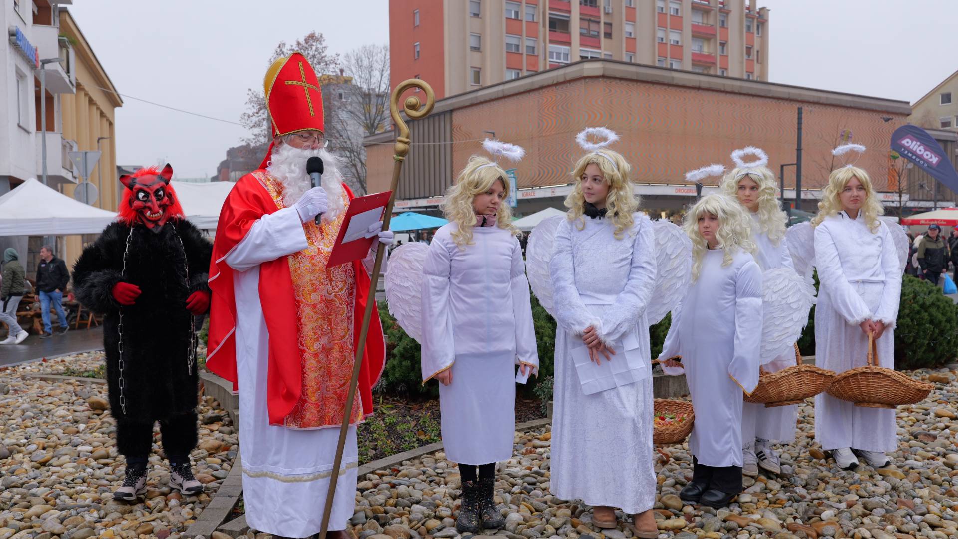 FOTO in VIDEO: Mikloševo senje v polnem razmahu