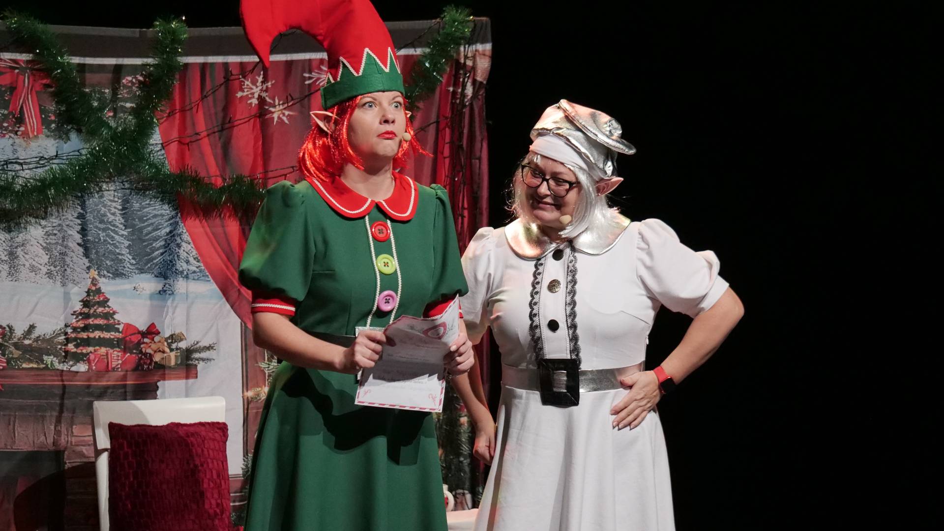 FOTO in VIDEO: V Gledališču Park otroci uživali ob predstavi Božična čarovnija