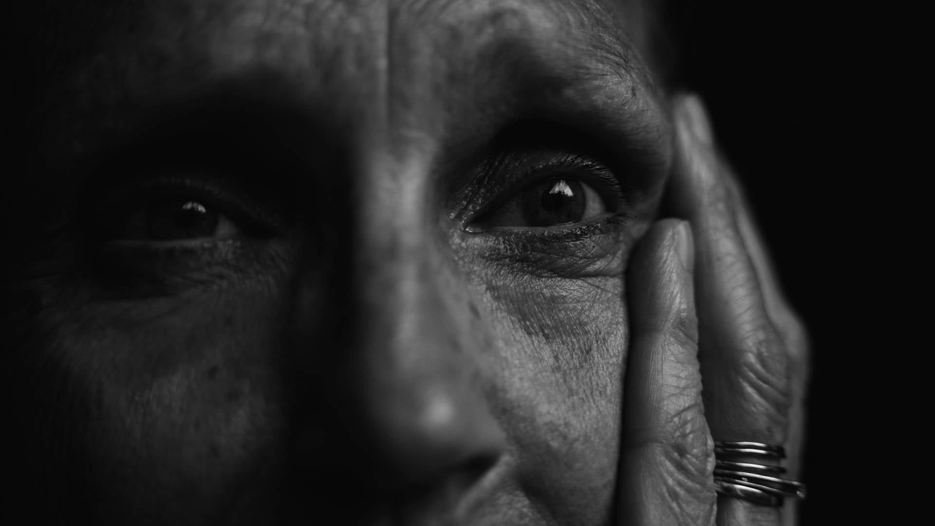 Starejše ženske v senci prikritega nasilja