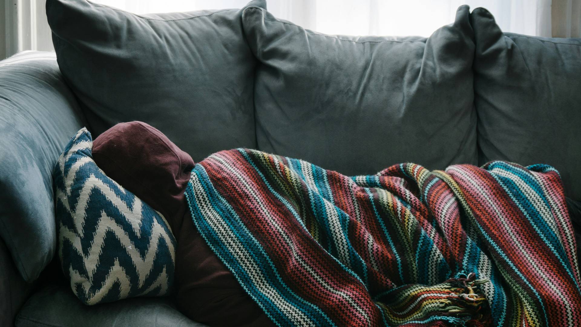 Strožja pravila za bolniško odsotnost: Kaj vse se spreminja in kaj morate vedeti?