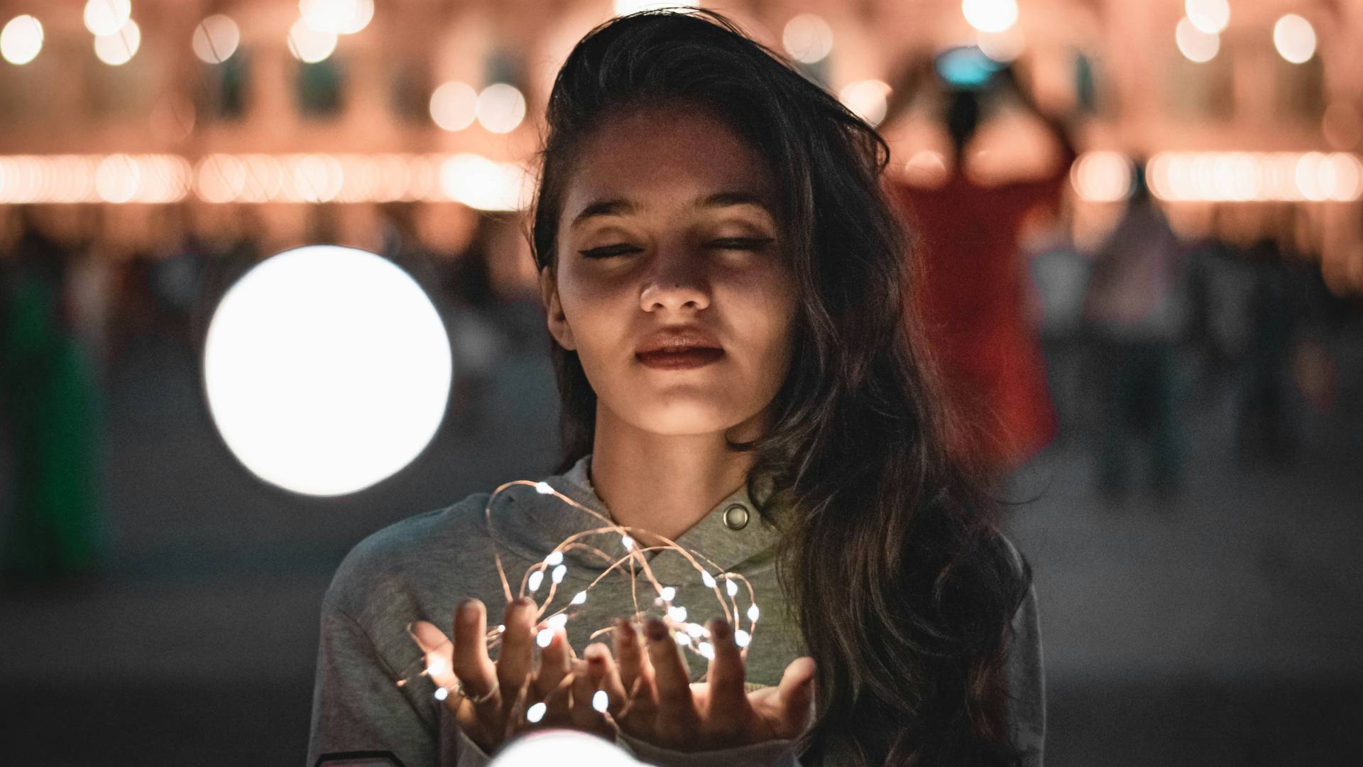 Danes se srečata Mars in Saturn: Napeta energija, ki jo bodo čutila vsa znamenja