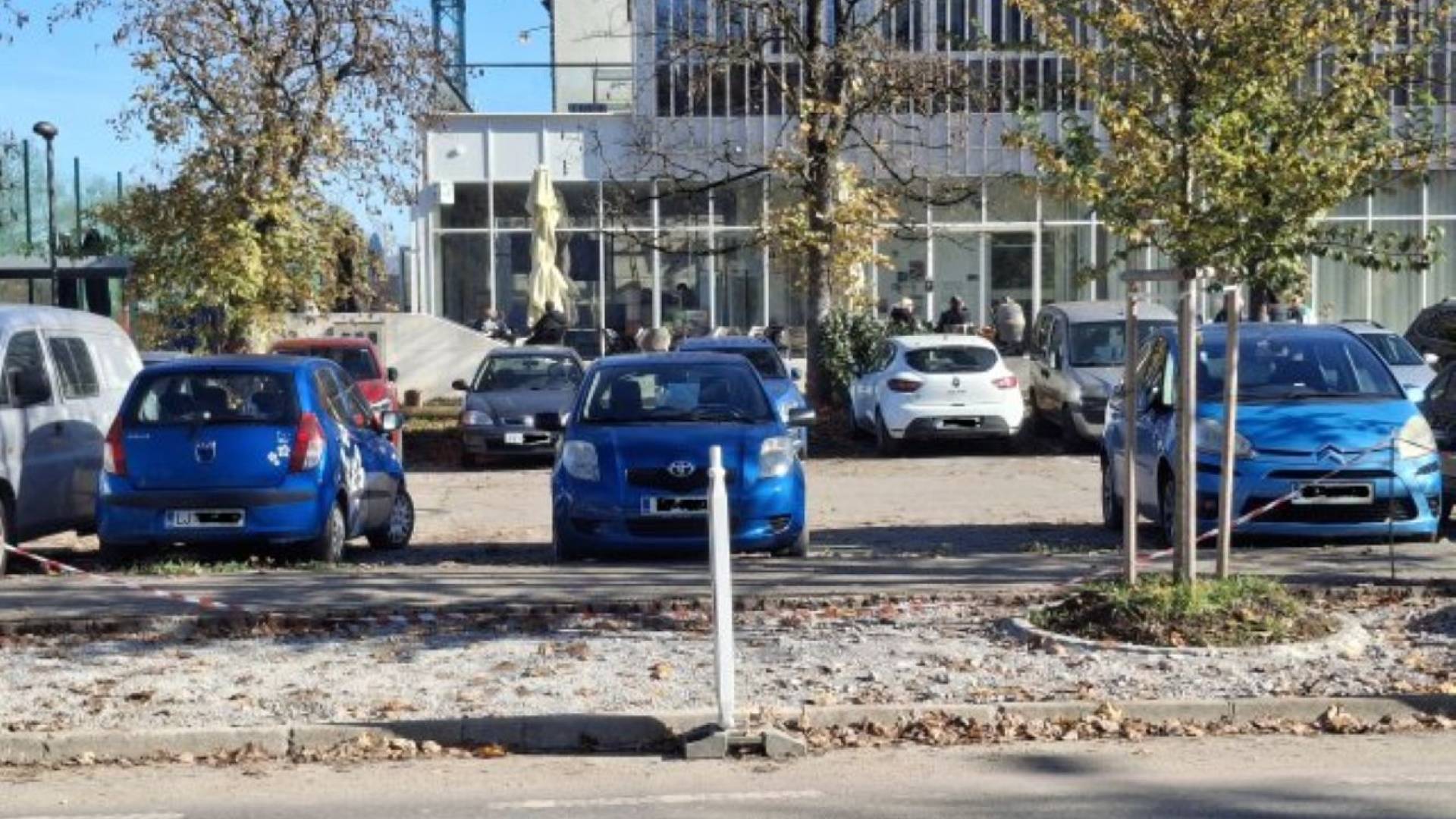 Na Pesarski dobili dovolilnice, a izgubljajo parkirna mesta: Jankovič obljublja talne označbe enkrat drugo leto