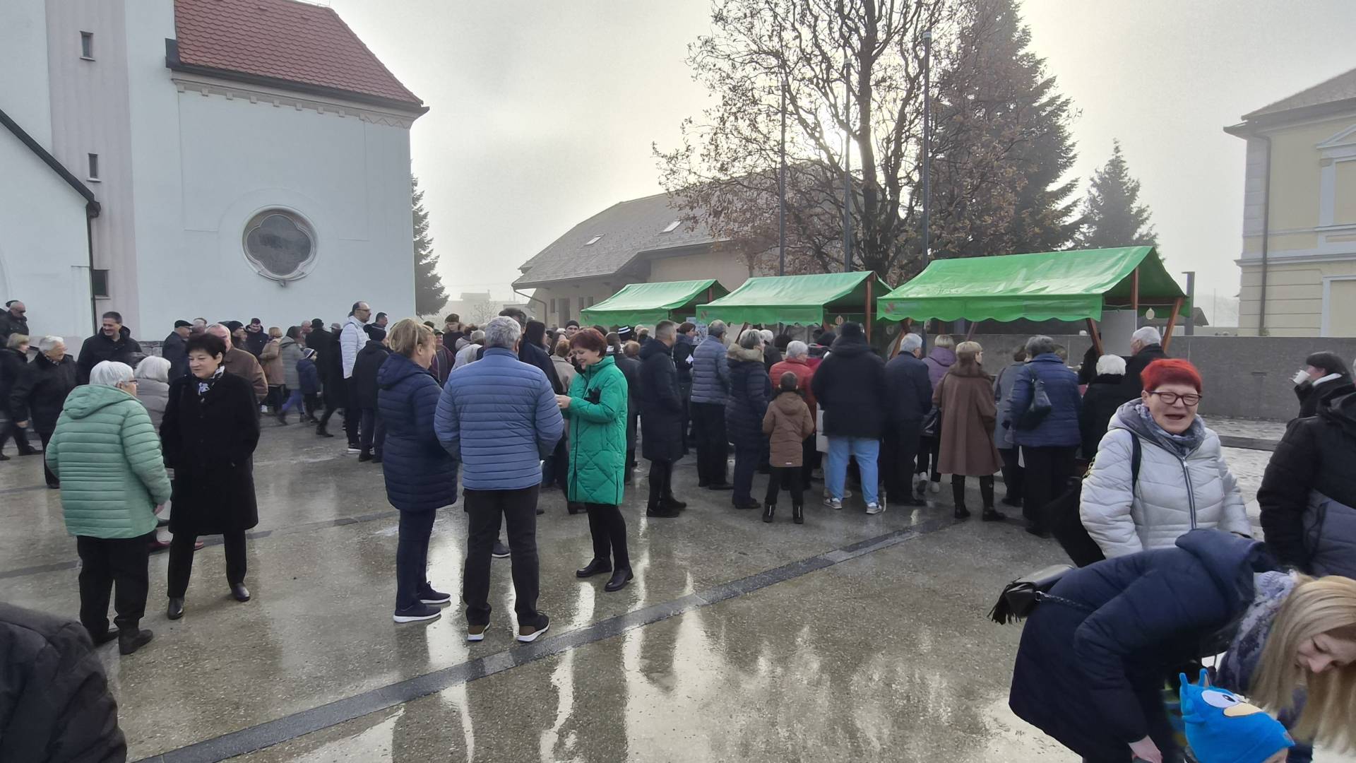 FOTO: V vrtcu Lavra pripravili tretji dobrodelni Božični bazar