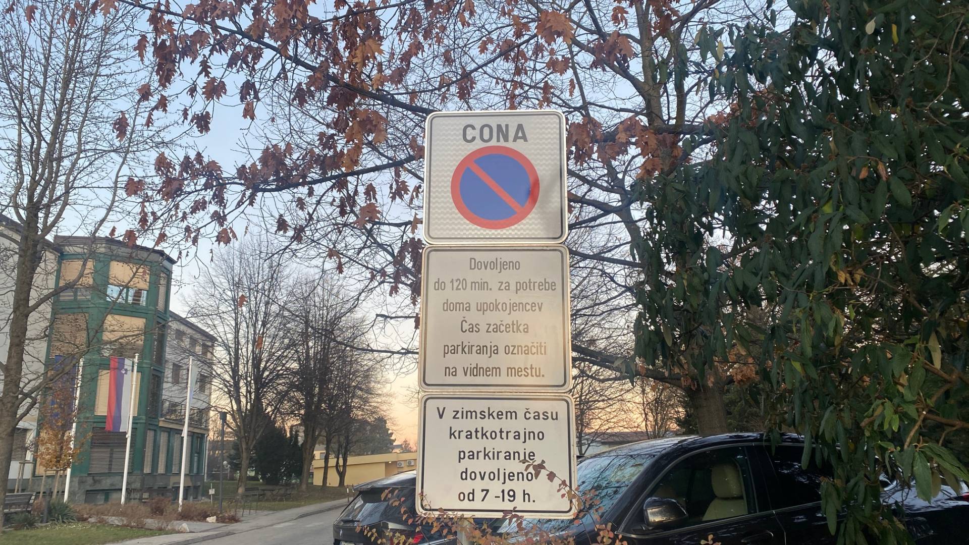 Občani le dočakali spremembo brezplačnega kratkotrajnega parkiranja pred Domom upokojencev Ptuj