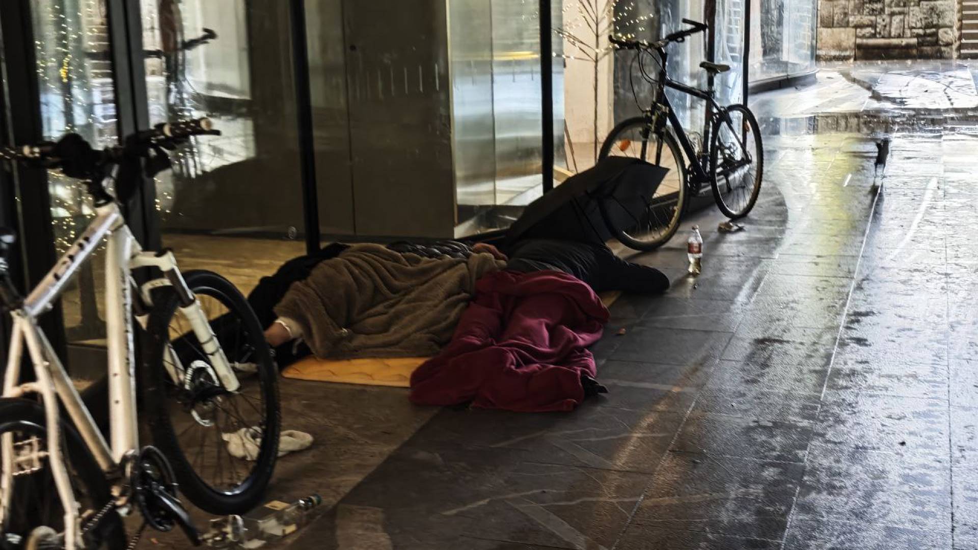 Janković obljublja brezdomcem: »Kdor sprejme pravila doma, bo lahko živel v svoji bivalni enoti.«