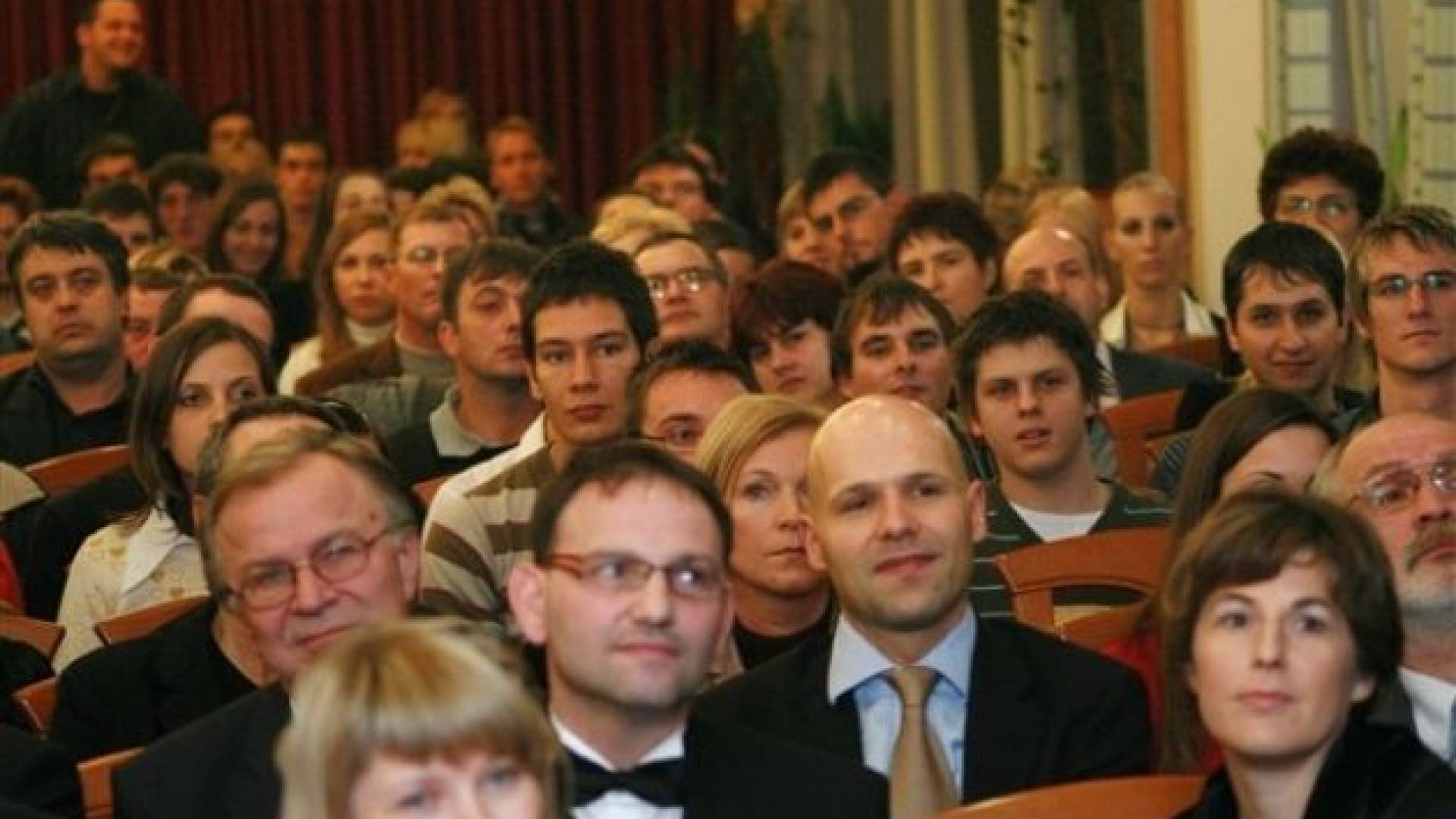 Povprečna višina štipendije znaša 200 evrov