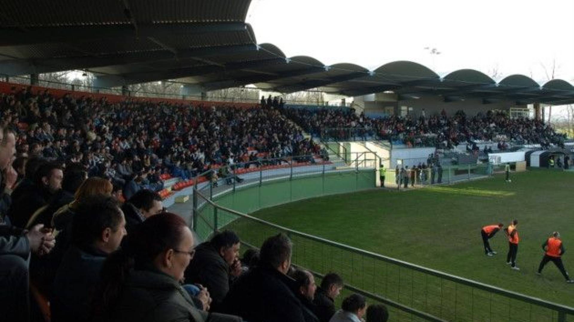 Bodo letos tribune Fazanerije pogosto tako polne?