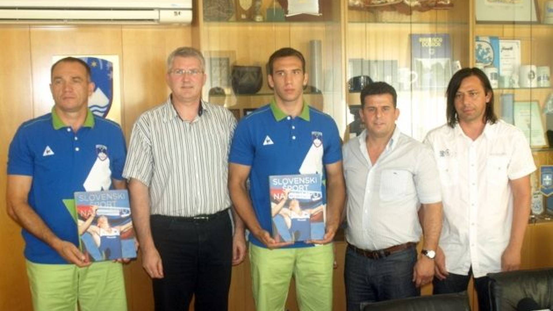 Rokoborci na obisku pri soboškemu županu Štihcu